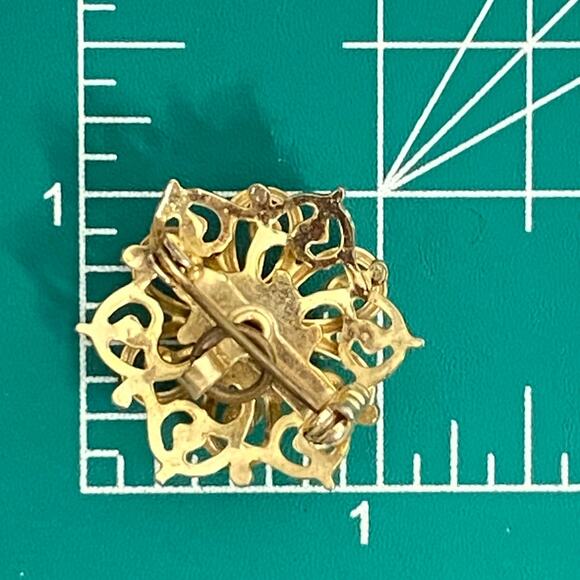 Vintage Snowflake Brooch Pendant Gold Tone Open Pearly Beads Central Red Stone - Picture 10 of 10